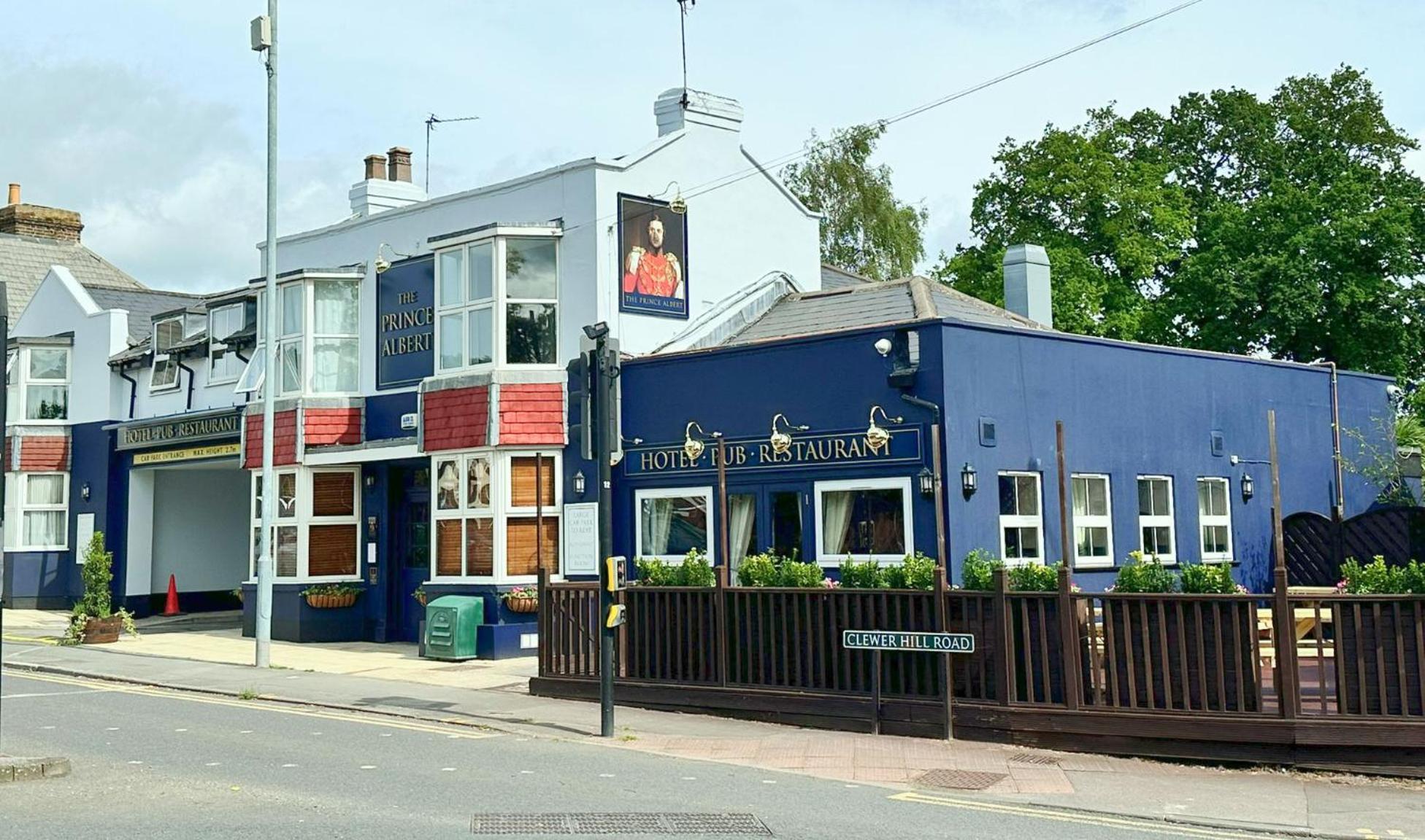 The Prince Albert Pub & Hotel Уиндзор Екстериор снимка